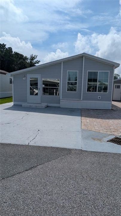 For Sale: $89,900 (1 beds, 1 baths, 792 Square Feet)
