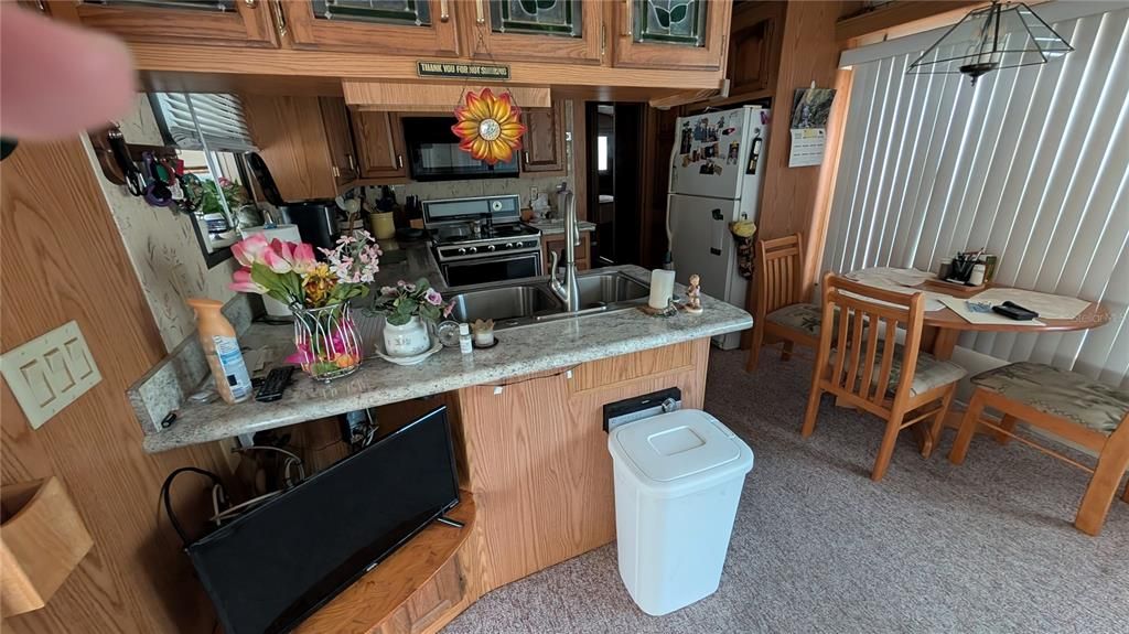 For Sale: $89,900 (1 beds, 1 baths, 792 Square Feet)