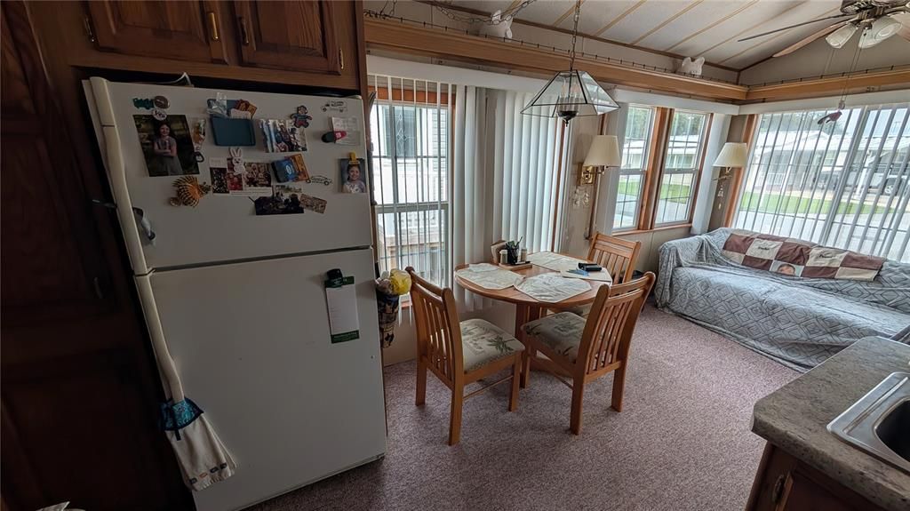 For Sale: $89,900 (1 beds, 1 baths, 792 Square Feet)