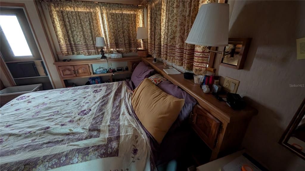 For Sale: $89,900 (1 beds, 1 baths, 792 Square Feet)