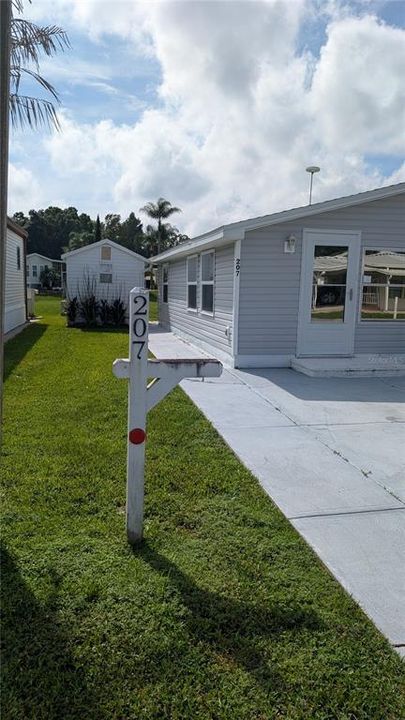 For Sale: $89,900 (1 beds, 1 baths, 792 Square Feet)
