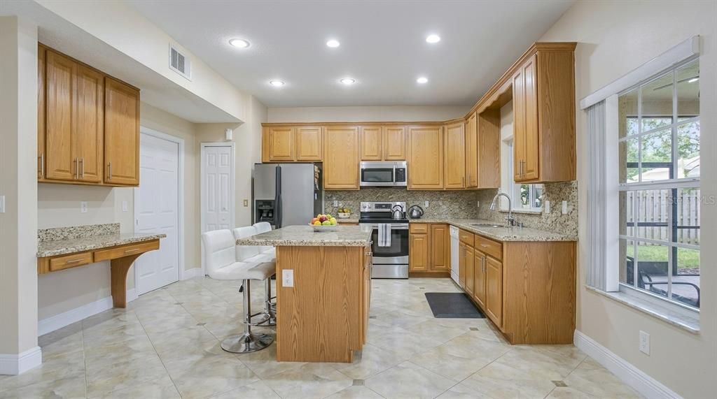 En Venta: $675,000 (5 camas, 3 baños, 3848 Pies cuadrados)