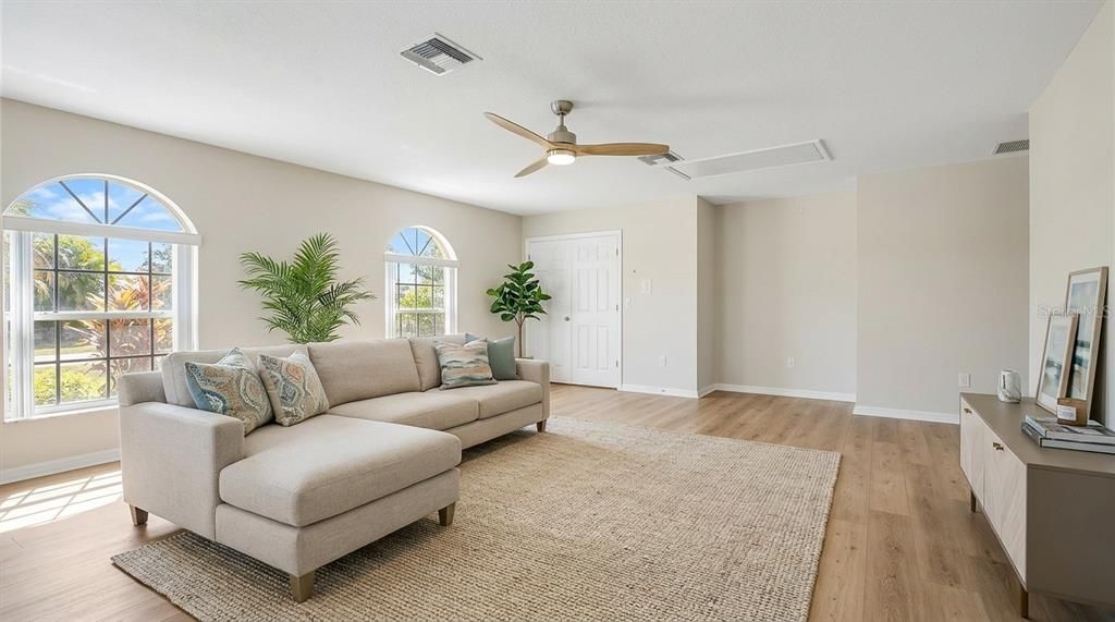 En Venta: $675,000 (5 camas, 3 baños, 3848 Pies cuadrados)