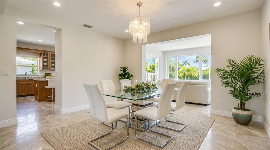 En Venta: $675,000 (5 camas, 3 baños, 3848 Pies cuadrados)