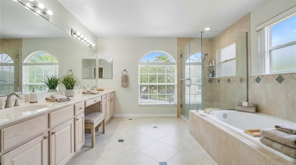 En Venta: $675,000 (5 camas, 3 baños, 3848 Pies cuadrados)