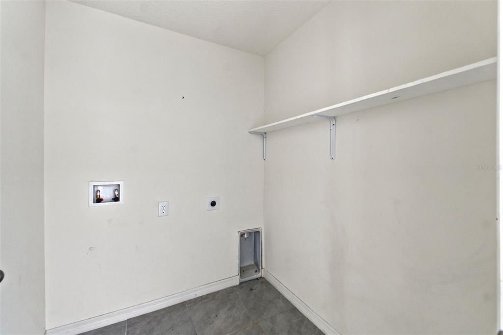 На продажу: $269,000 (3 спален, 2 ванн, 1676 Квадратных фут)