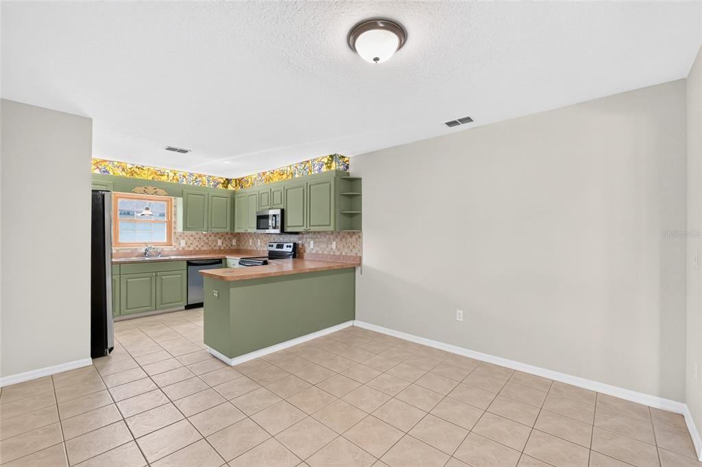 For Sale: $189,900 (3 beds, 2 baths, 1726 Square Feet)