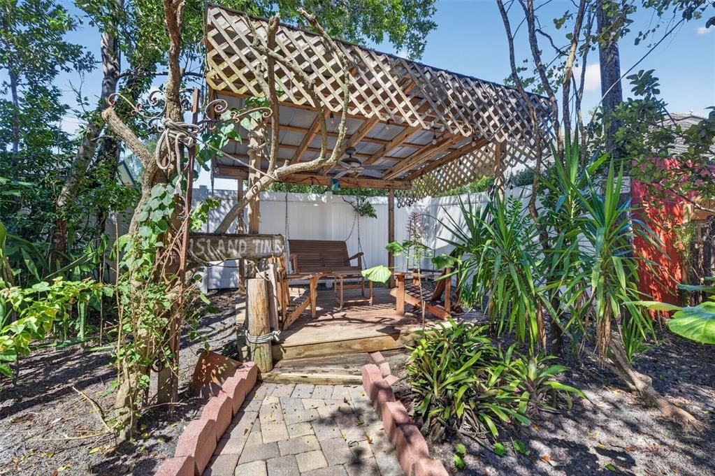 待售: $575,000 (0.19 acres)