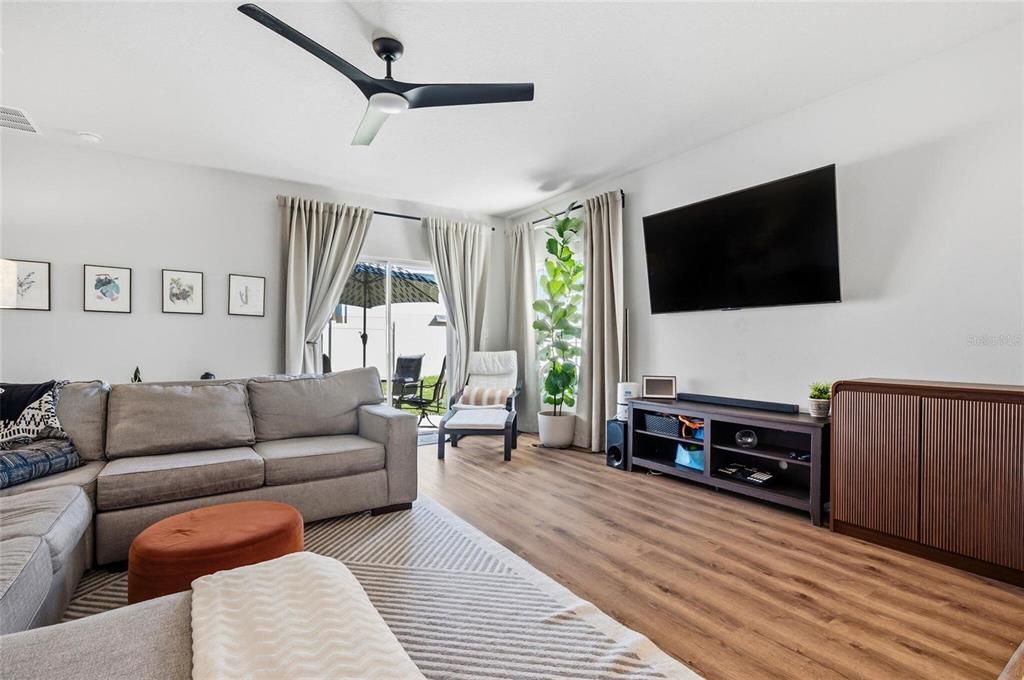 En Venta: $330,000 (3 camas, 2 baños, 1500 Pies cuadrados)
