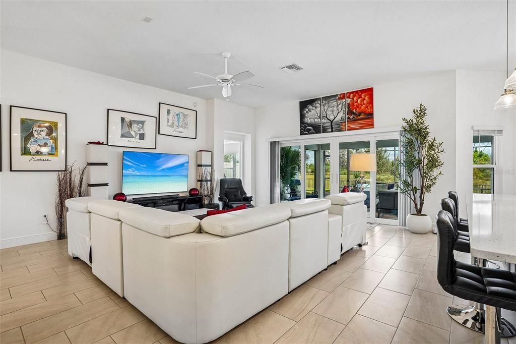 En Venta: $885,000 (3 camas, 2 baños, 1951 Pies cuadrados)