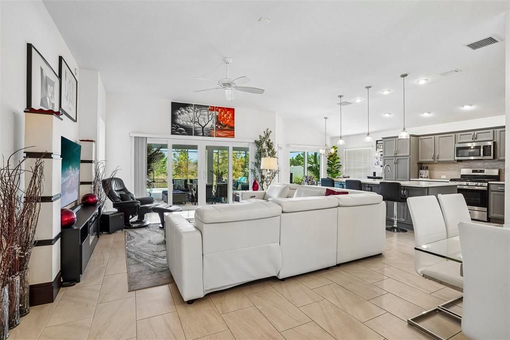 En Venta: $885,000 (3 camas, 2 baños, 1951 Pies cuadrados)