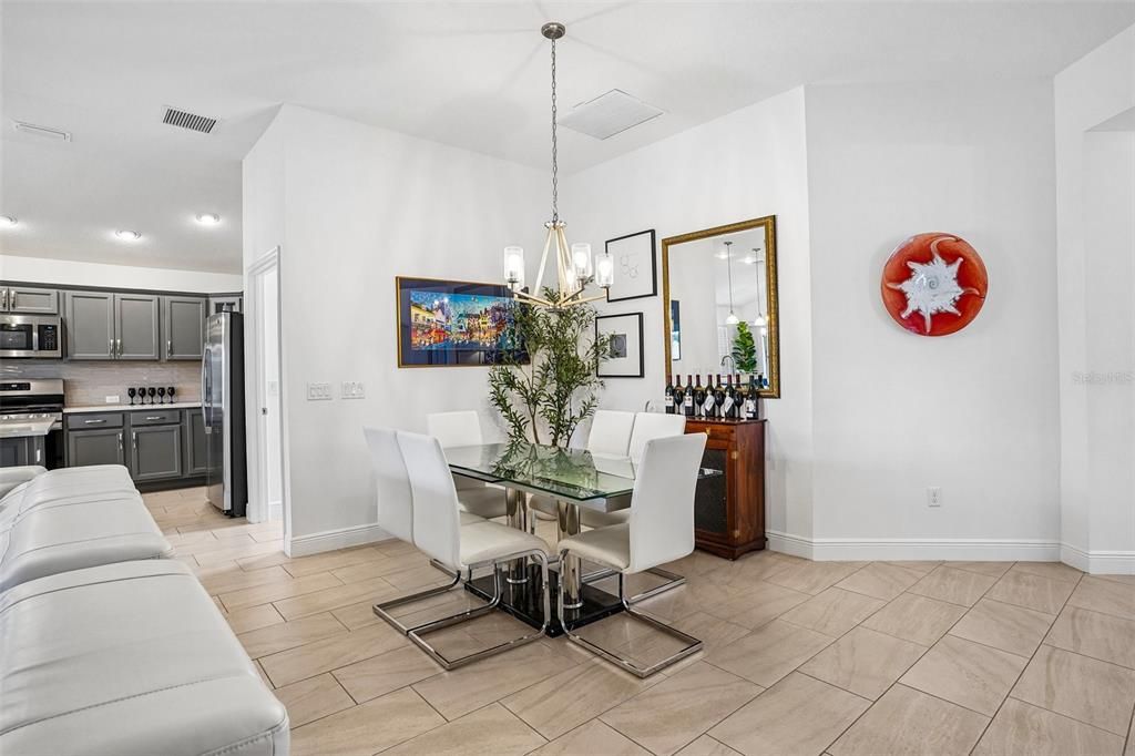 En Venta: $885,000 (3 camas, 2 baños, 1951 Pies cuadrados)