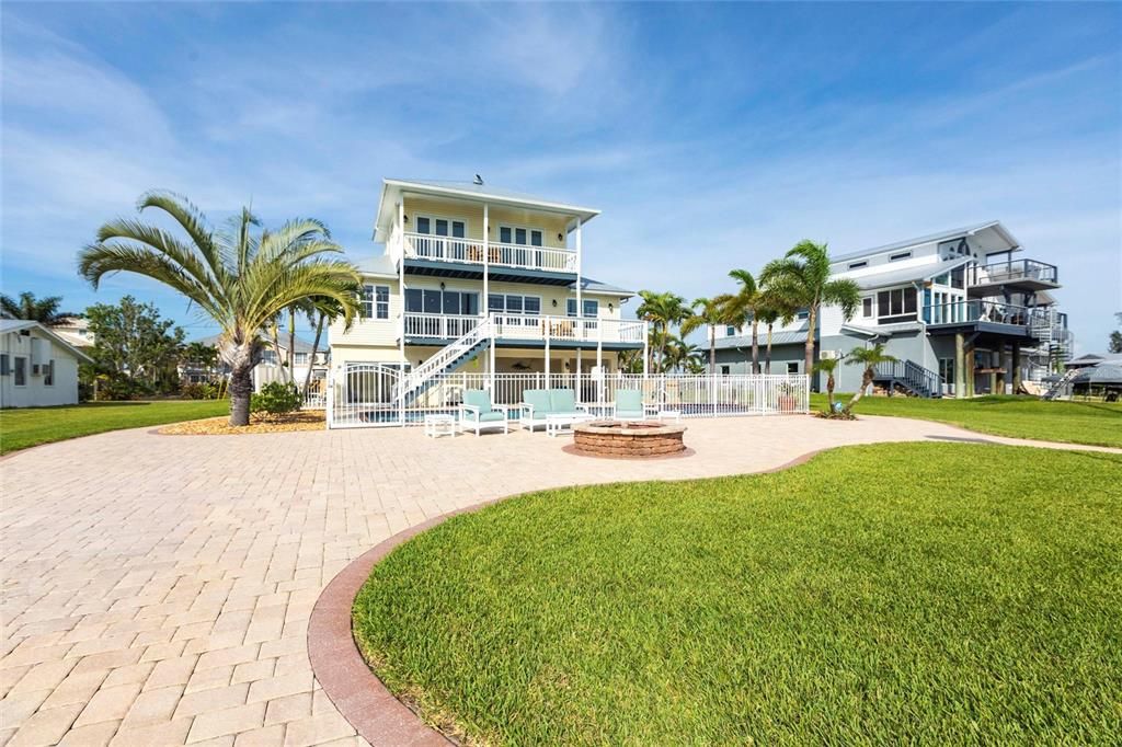 En Venta: $1,699,000 (4 camas, 2 baños, 2588 Pies cuadrados)