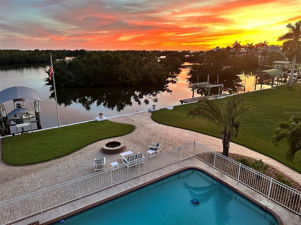 En Venta: $1,699,000 (4 camas, 2 baños, 2588 Pies cuadrados)