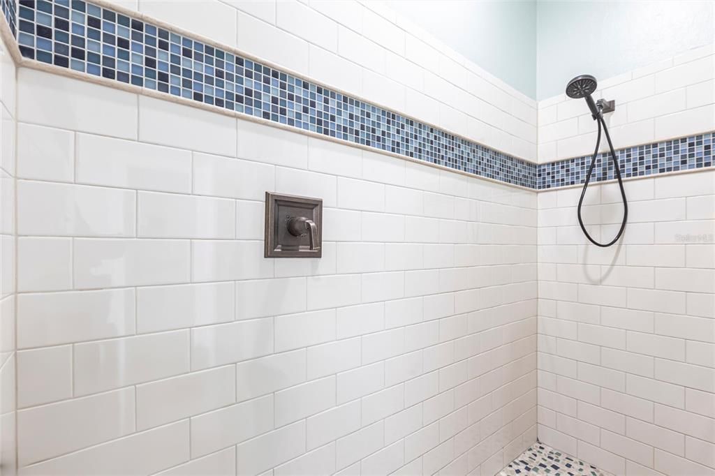 En Venta: $1,699,000 (4 camas, 2 baños, 2588 Pies cuadrados)