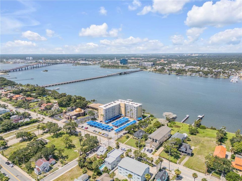 En Venta: $245,000 (2 camas, 2 baños, 1060 Pies cuadrados)