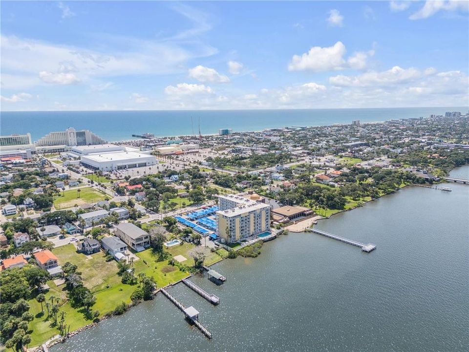 En Venta: $245,000 (2 camas, 2 baños, 1060 Pies cuadrados)