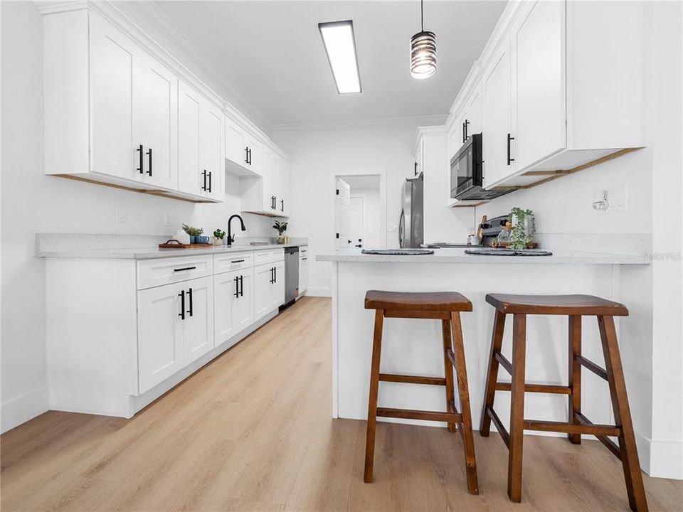 На продажу: $329,900 (3 спален, 2 ванн, 1288 Квадратных фут)