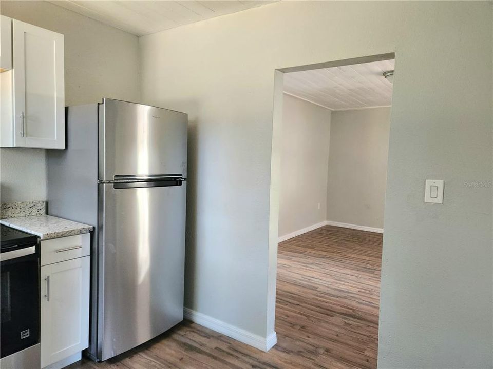 На продажу: $239,999 (3 спален, 1 ванн, 850 Квадратных фут)
