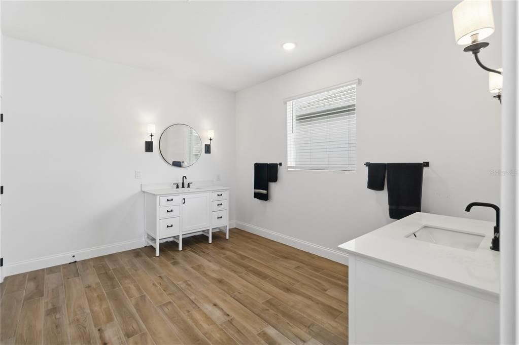 En Venta: $699,000 (4 camas, 3 baños, 3563 Pies cuadrados)
