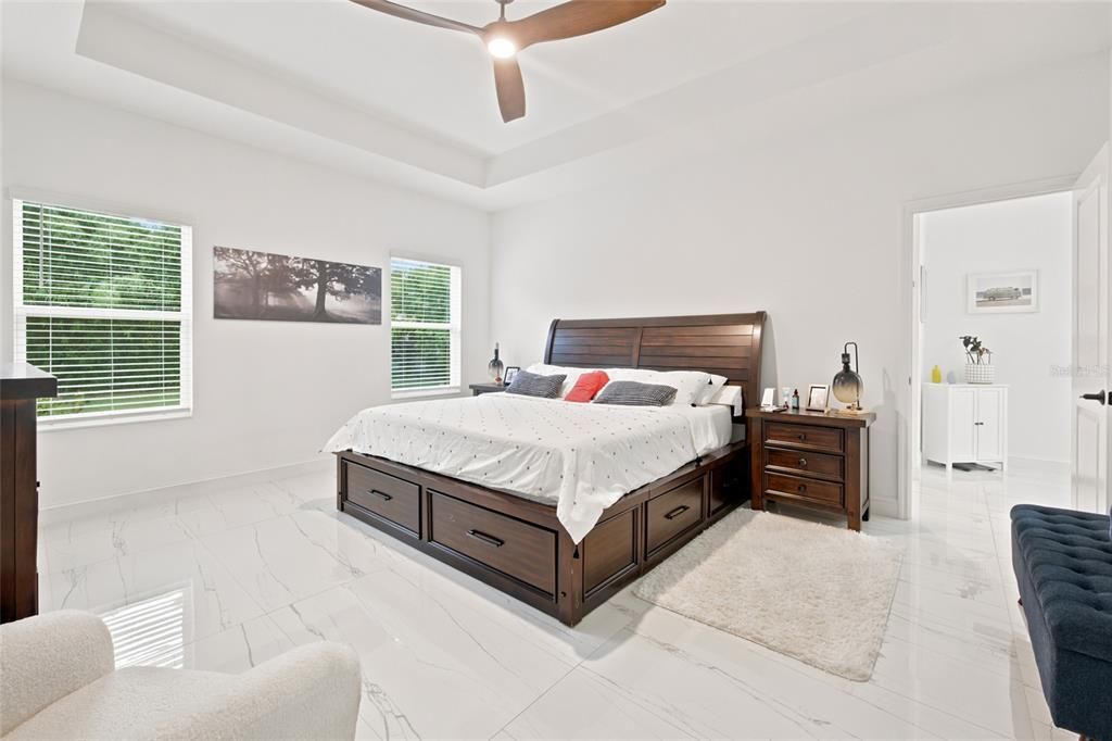 En Venta: $649,900 (4 camas, 3 baños, 2719 Pies cuadrados)