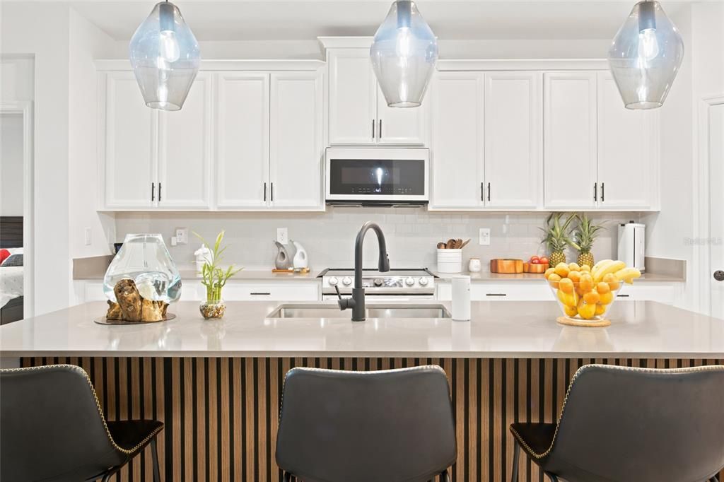 En Venta: $649,900 (4 camas, 3 baños, 2719 Pies cuadrados)