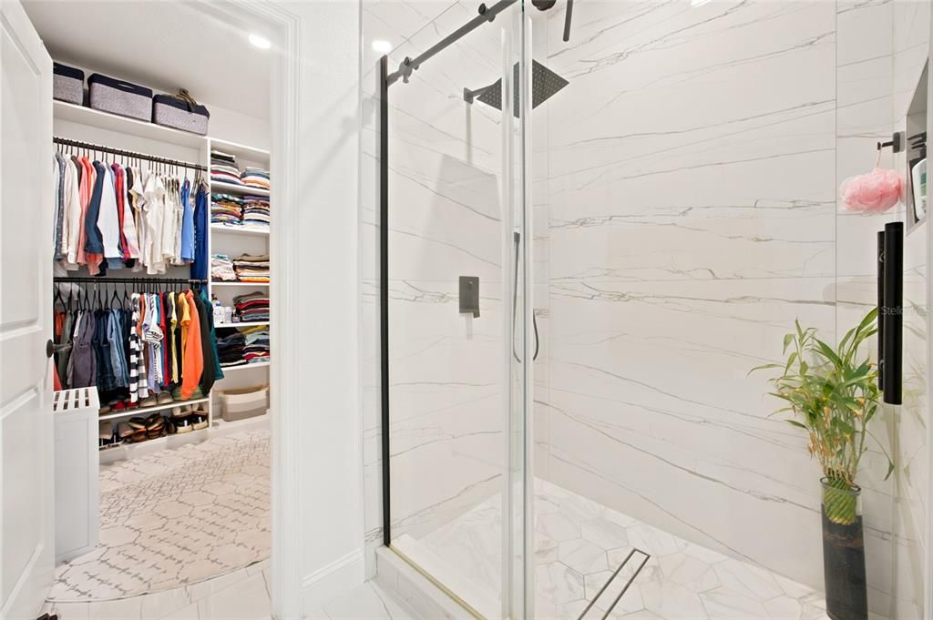 En Venta: $649,900 (4 camas, 3 baños, 2719 Pies cuadrados)