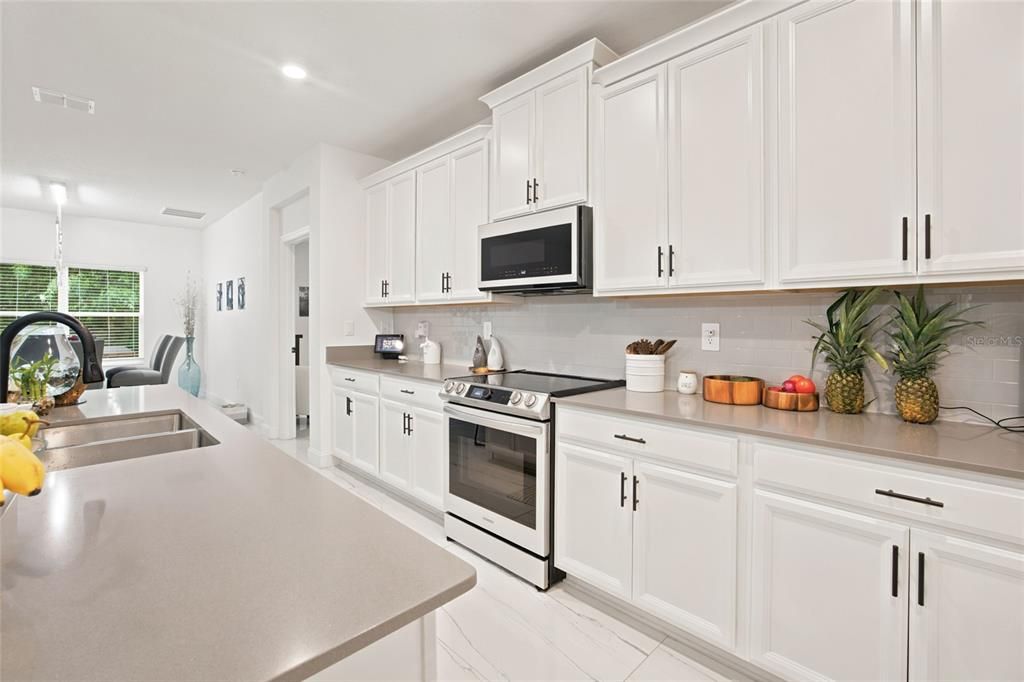 En Venta: $649,900 (4 camas, 3 baños, 2719 Pies cuadrados)