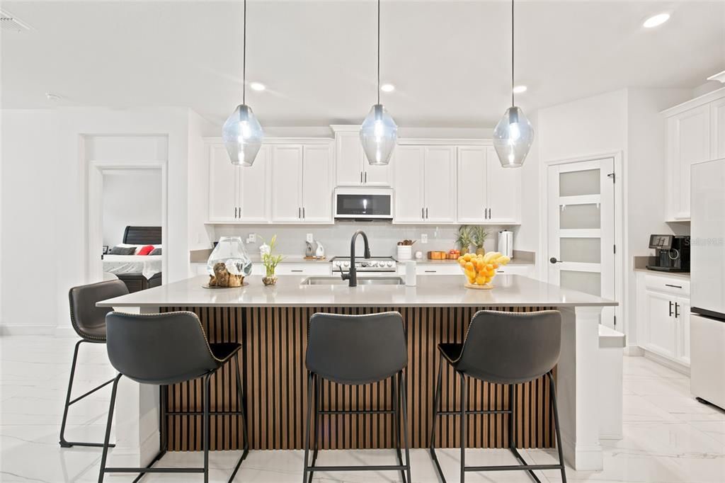 En Venta: $649,900 (4 camas, 3 baños, 2719 Pies cuadrados)