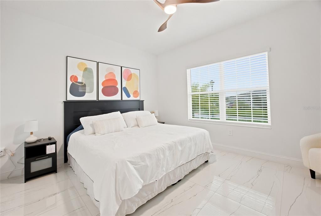 En Venta: $649,900 (4 camas, 3 baños, 2719 Pies cuadrados)