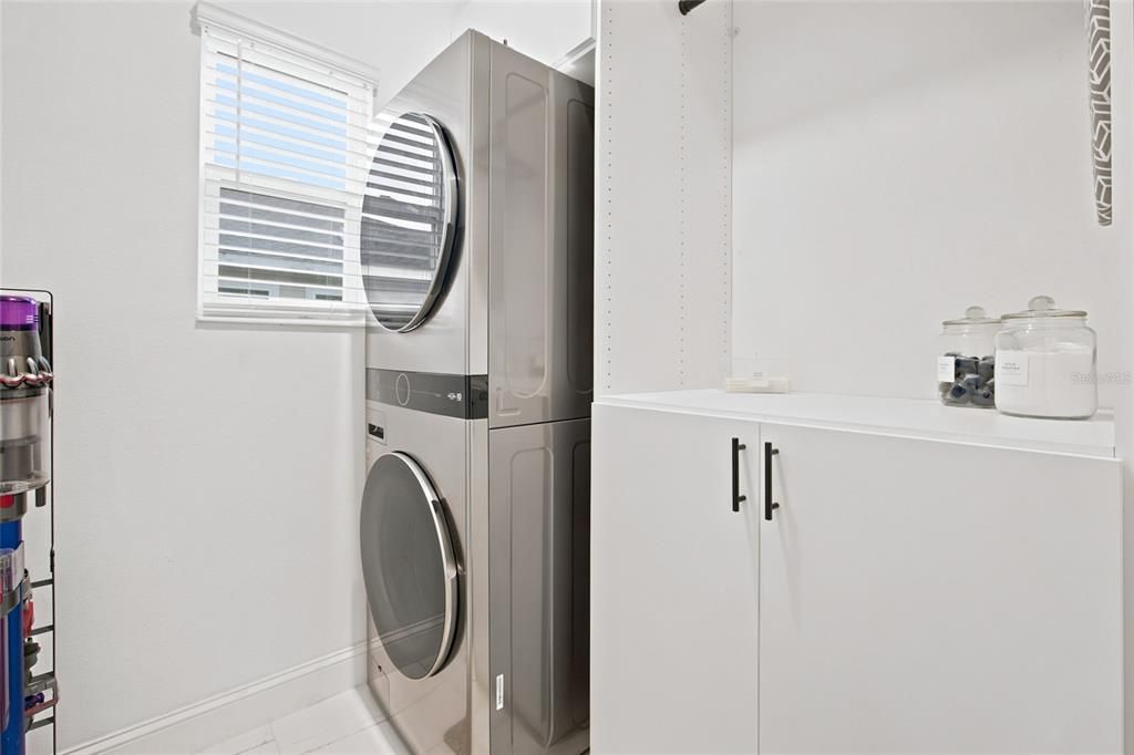 En Venta: $649,900 (4 camas, 3 baños, 2719 Pies cuadrados)