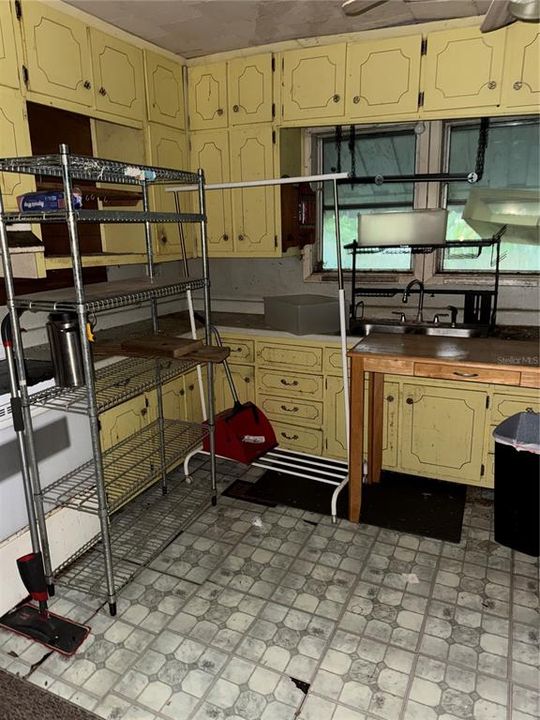 На продажу: $150,000 (2 спален, 1 ванн, 1014 Квадратных фут)