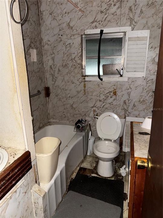 На продажу: $150,000 (2 спален, 1 ванн, 1014 Квадратных фут)