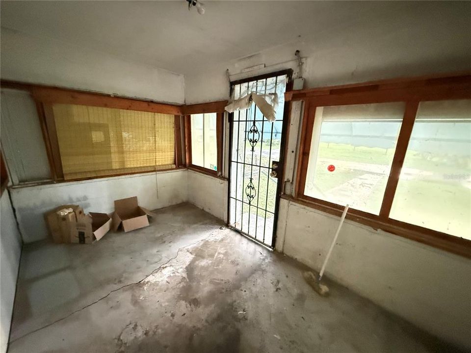 На продажу: $150,000 (2 спален, 1 ванн, 1014 Квадратных фут)