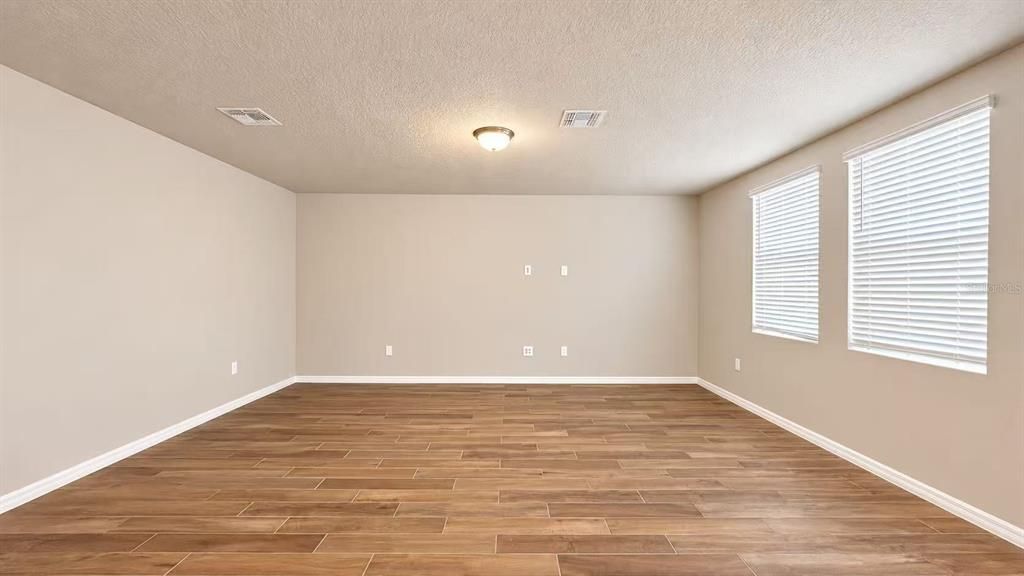 En Venta: $520,000 (4 camas, 3 baños, 2631 Pies cuadrados)