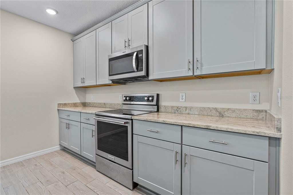 En Venta: $436,000 (4 camas, 3 baños, 2702 Pies cuadrados)