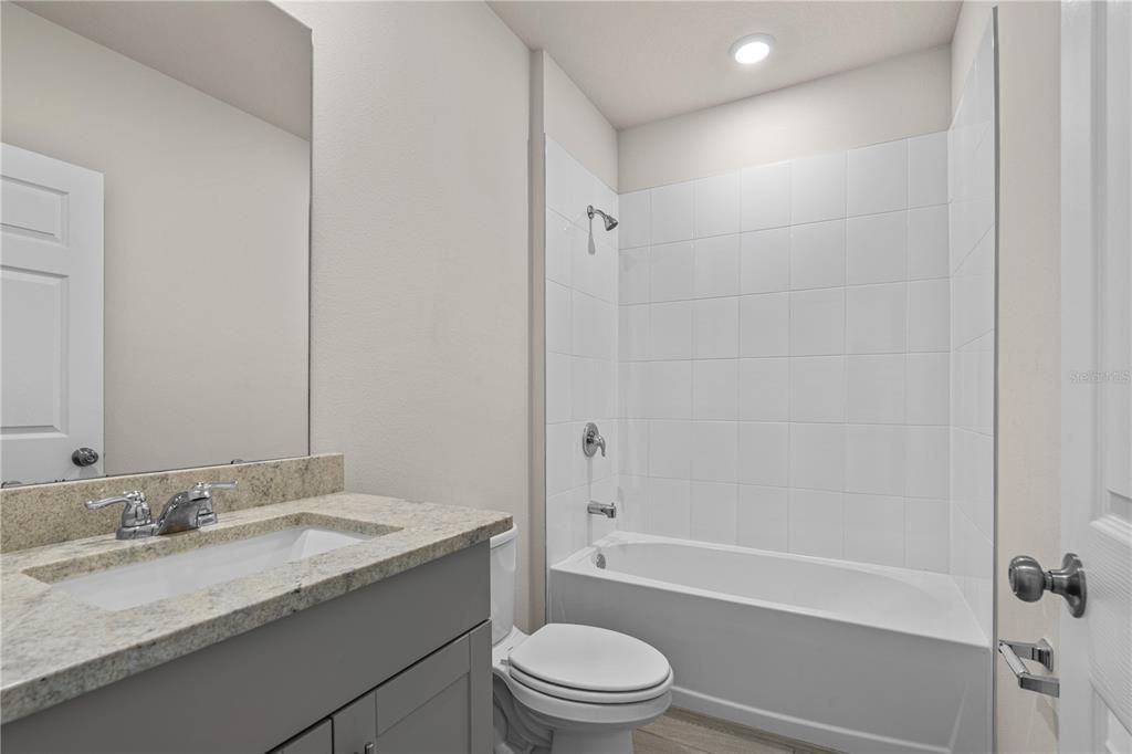 En Venta: $436,000 (4 camas, 3 baños, 2702 Pies cuadrados)