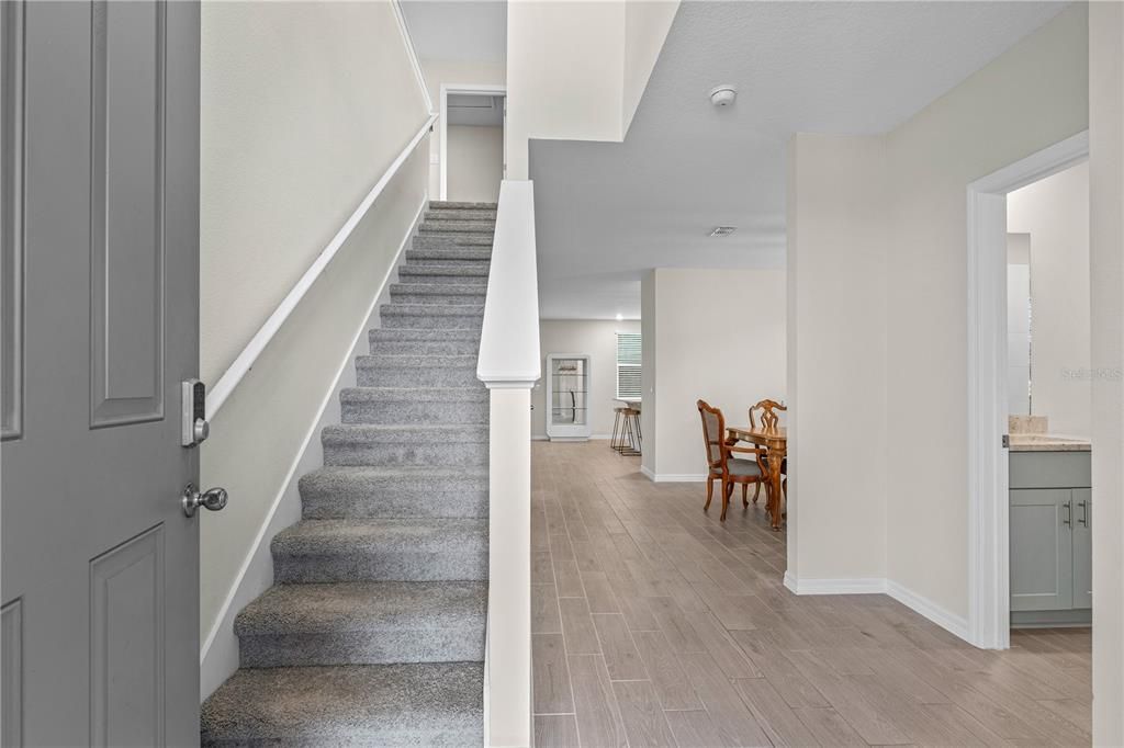 En Venta: $436,000 (4 camas, 3 baños, 2702 Pies cuadrados)