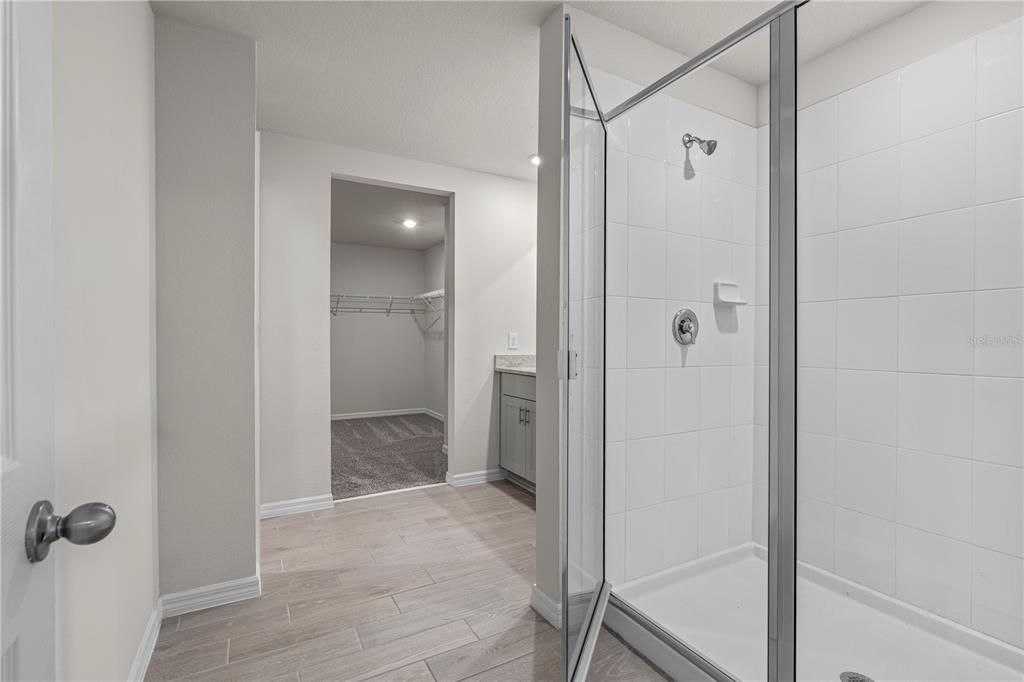 En Venta: $436,000 (4 camas, 3 baños, 2702 Pies cuadrados)