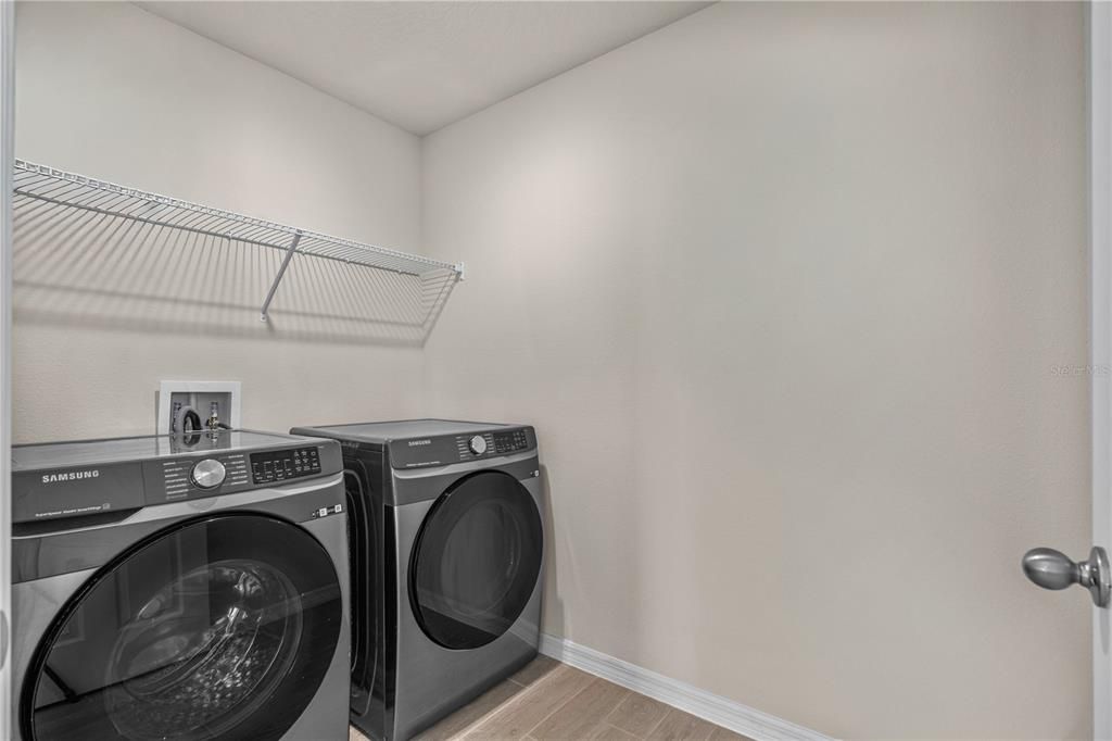 En Venta: $436,000 (4 camas, 3 baños, 2702 Pies cuadrados)