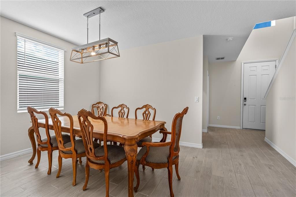 En Venta: $436,000 (4 camas, 3 baños, 2702 Pies cuadrados)
