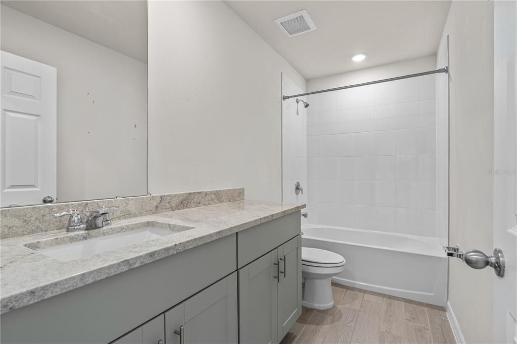 En Venta: $436,000 (4 camas, 3 baños, 2702 Pies cuadrados)