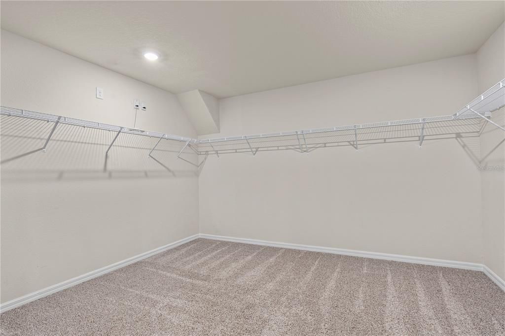 En Venta: $436,000 (4 camas, 3 baños, 2702 Pies cuadrados)