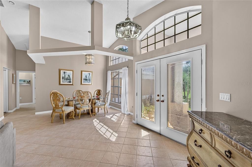 待售: $1,200,000 (1.15 acres)