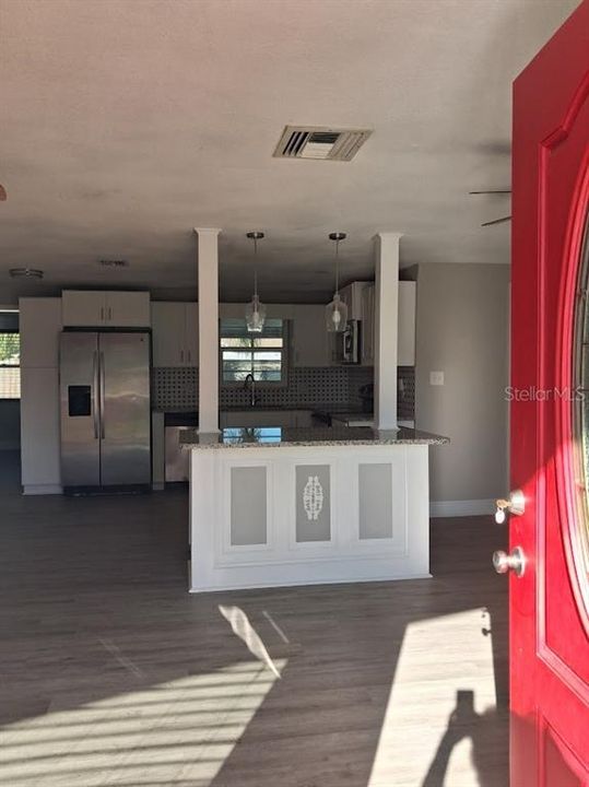 В аренду: $1,800 (3 спален, 2 ванн, 1075 Квадратных фут)