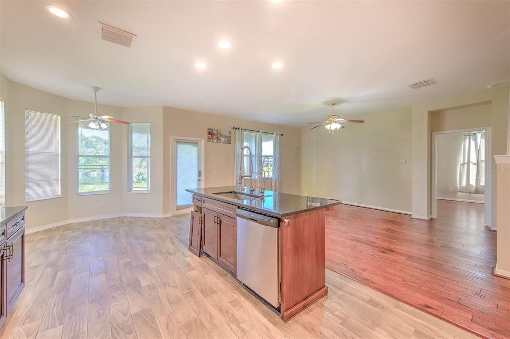 For Sale: $418,000 (4 beds, 2 baths, 2792 Square Feet)