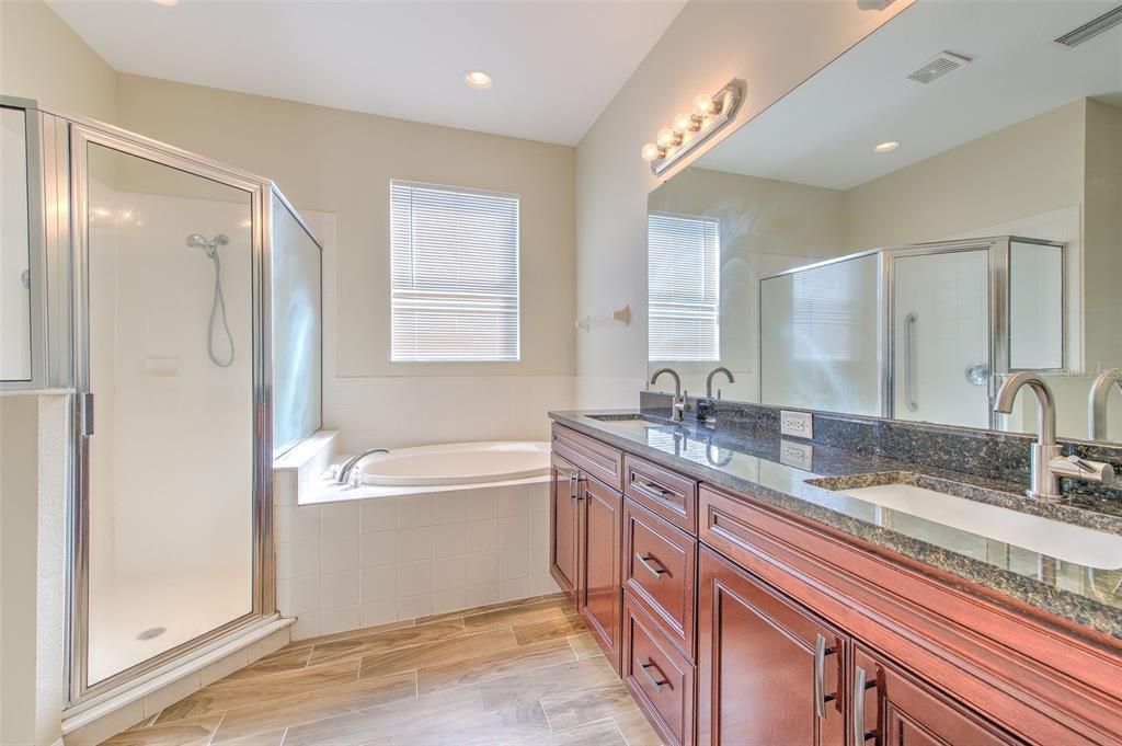 For Sale: $418,000 (4 beds, 2 baths, 2792 Square Feet)