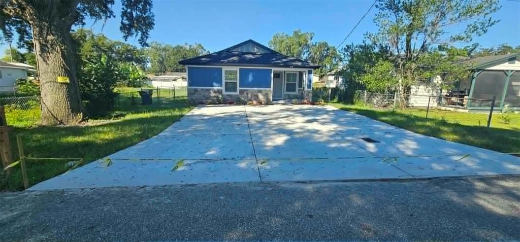 For Sale: $269,900 (3 beds, 2 baths, 1291 Square Feet)