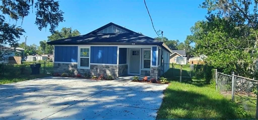 For Sale: $269,900 (3 beds, 2 baths, 1291 Square Feet)