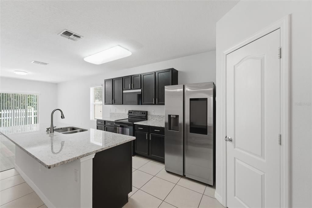 For Rent: $2,200 (4 beds, 2 baths, 1842 Square Feet)